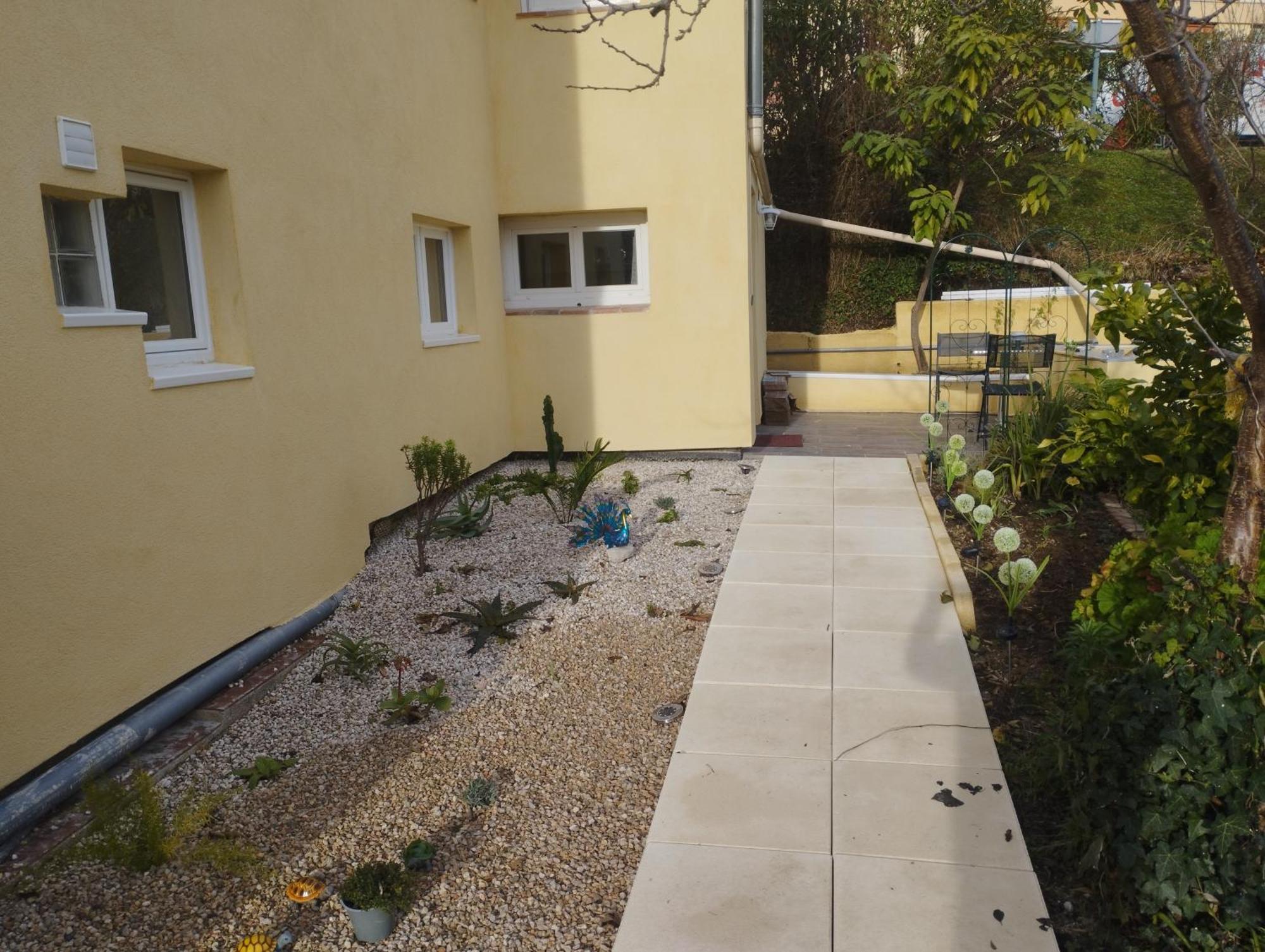 Appartement Aurore En Rez De Jardin Avec Parking Gratuit Vence Exteriör bild
