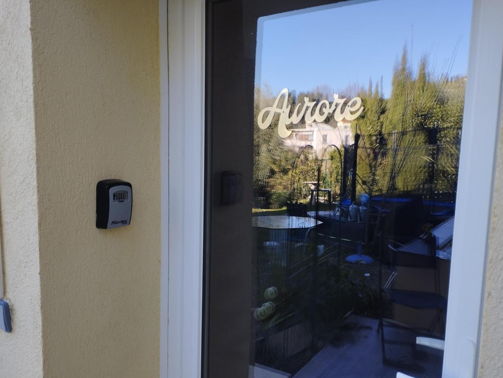 Appartement Aurore En Rez De Jardin Avec Parking Gratuit Vence Exteriör bild
